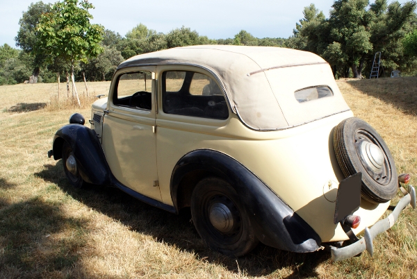 Cependant, une restauration ôterait la patine de cet exemplaire en état ...