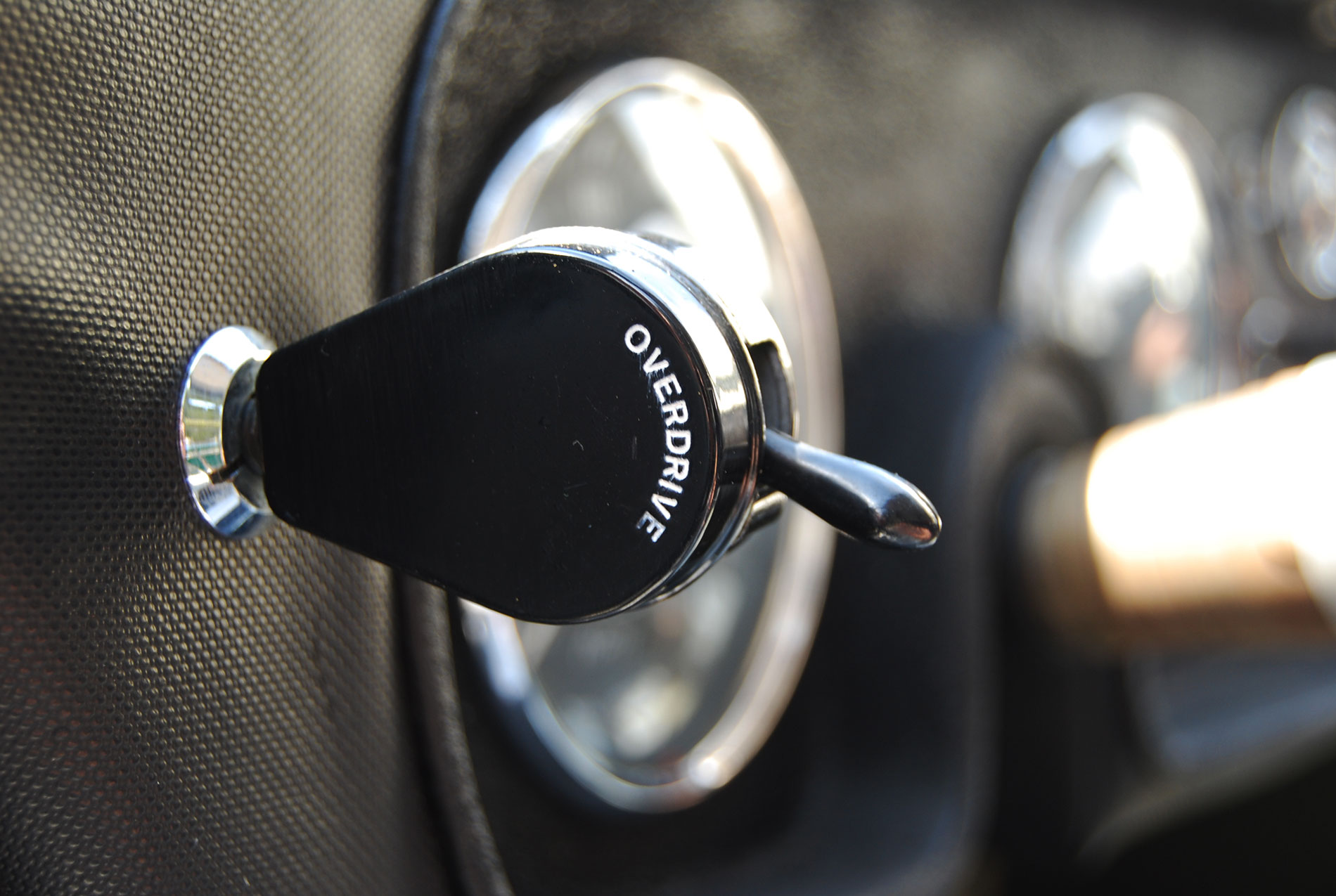 Овердрайв на акпп. Кнопка овердрайв. Кнопка Overdrive Matrix Hyundai. Крышка овердрайв Вольво. Кнопка овердрайв на Сузуки.